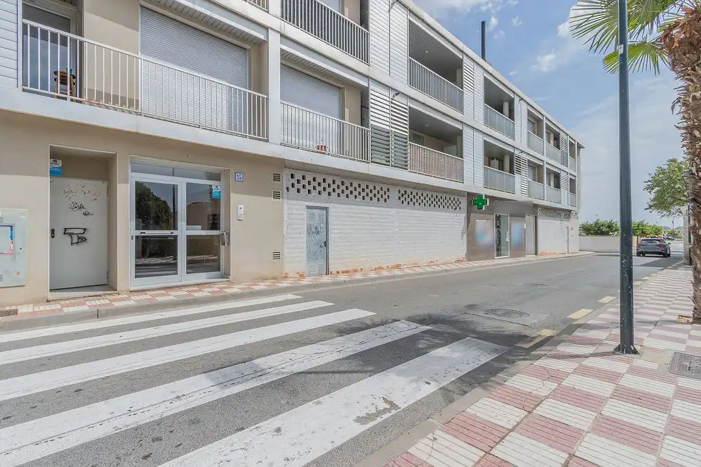 Local comercial en venda a C/ Monzalbarba, imagen 2