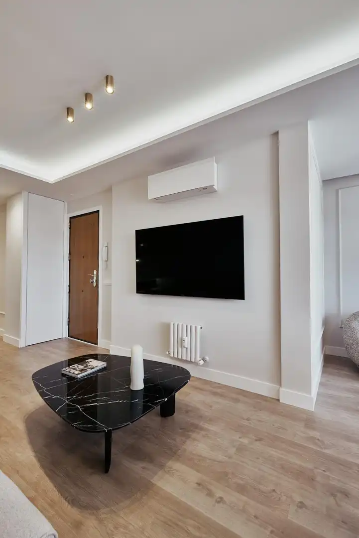 Sala d'estar de Apartament en venda en Madrid amb Calefacció, Terrassa i Moblat