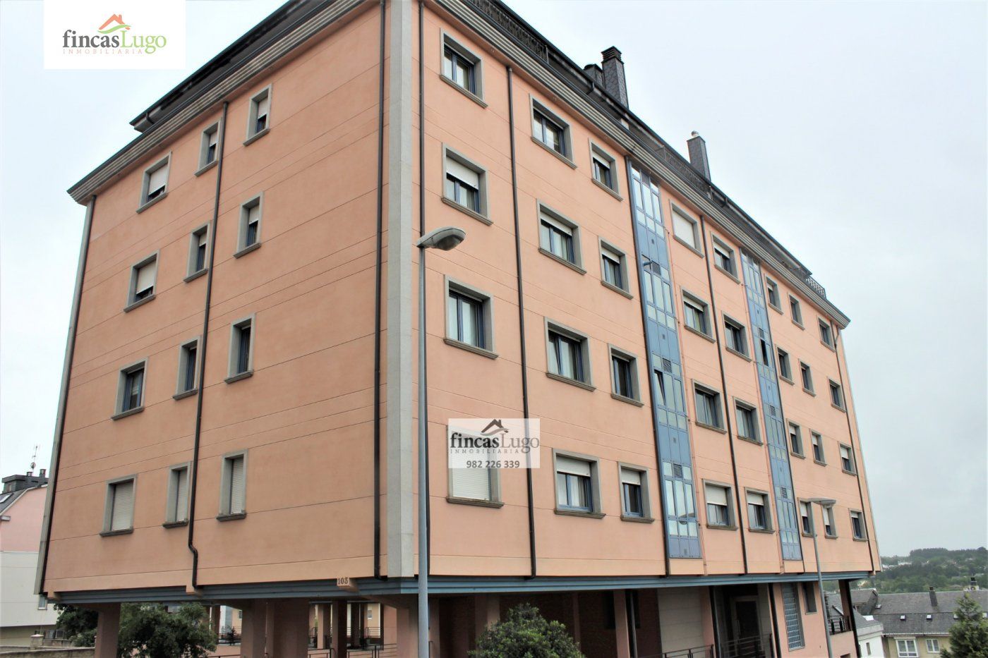 Vista exterior de Apartament de lloguer en Lugo Capital amb Calefacció i Traster