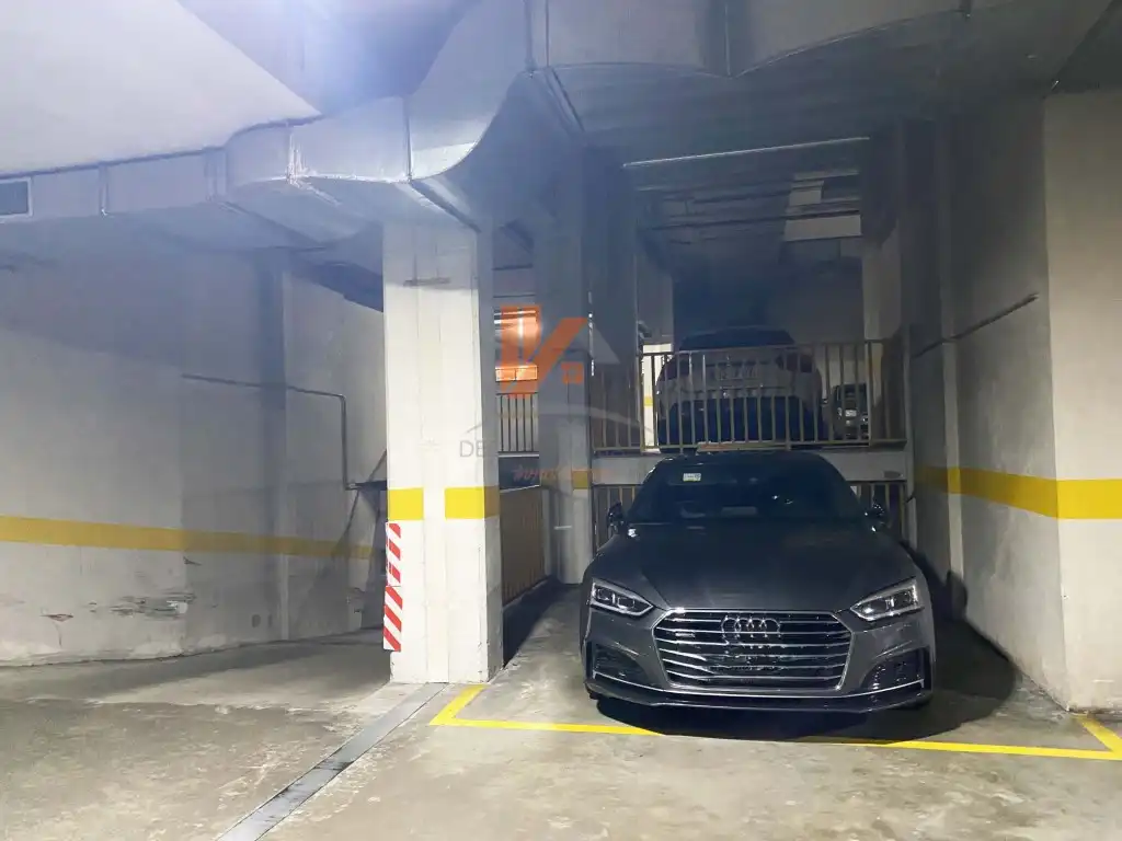 Parkplatz von Wohnung zum Verkauf in Ames mit Ofen
