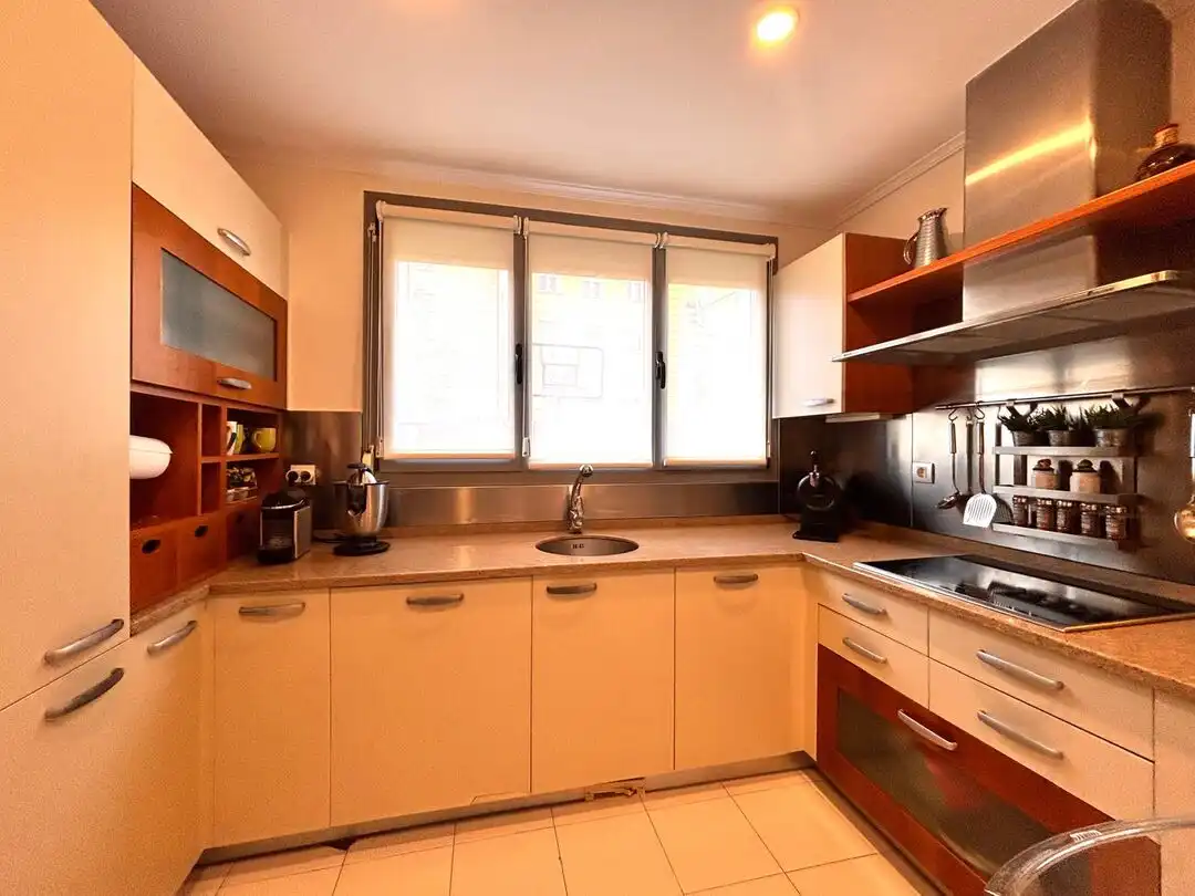 Küche von Einfamilien-Reihenhaus zum Verkauf in Sopela mit Heizung, Privatgarten und Terrasse