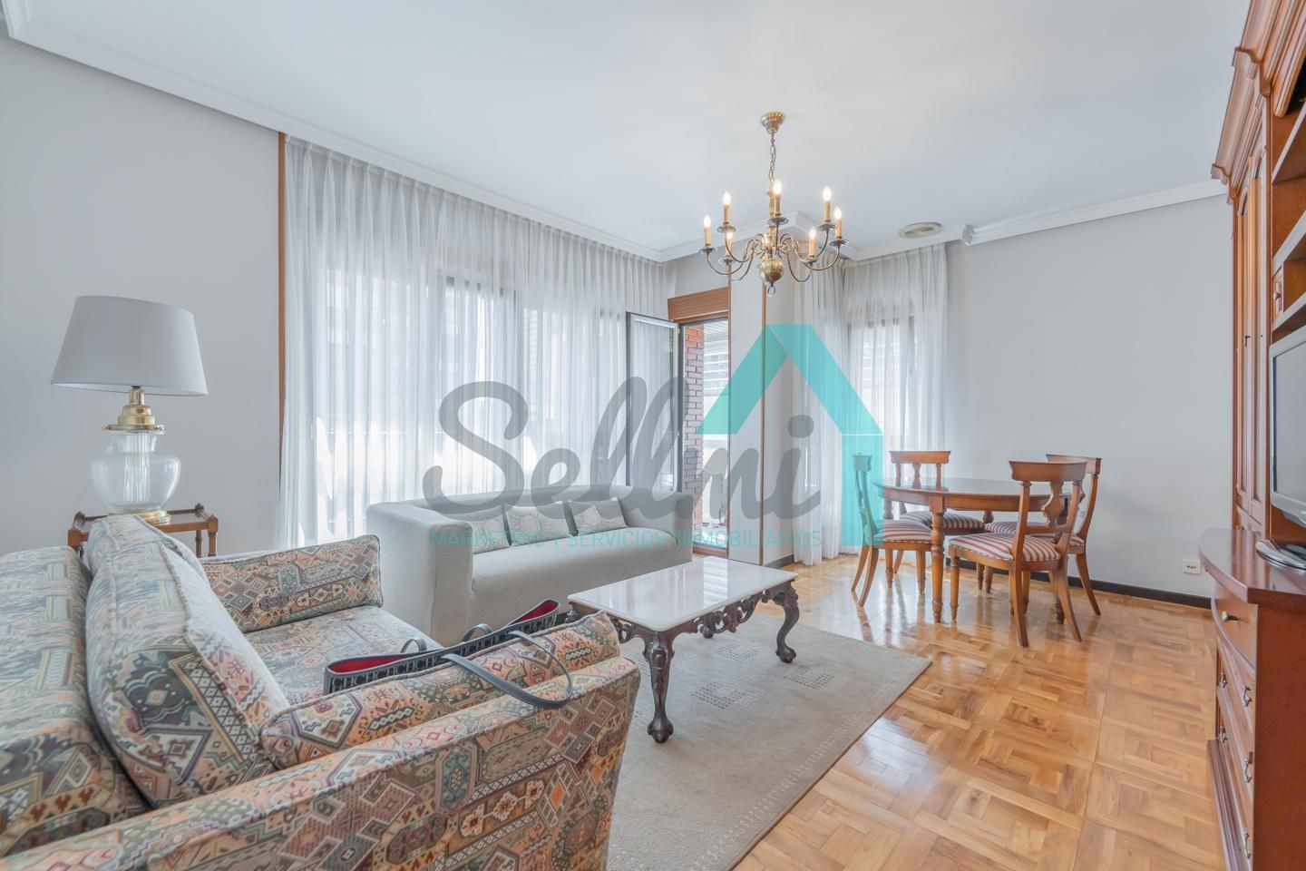 Living room of Flat to rent in Oviedo   with Heating, Parquet flooring and Terrace