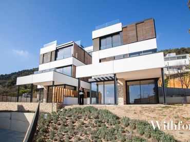 Casa con balcone in vendita a Calle Sauc