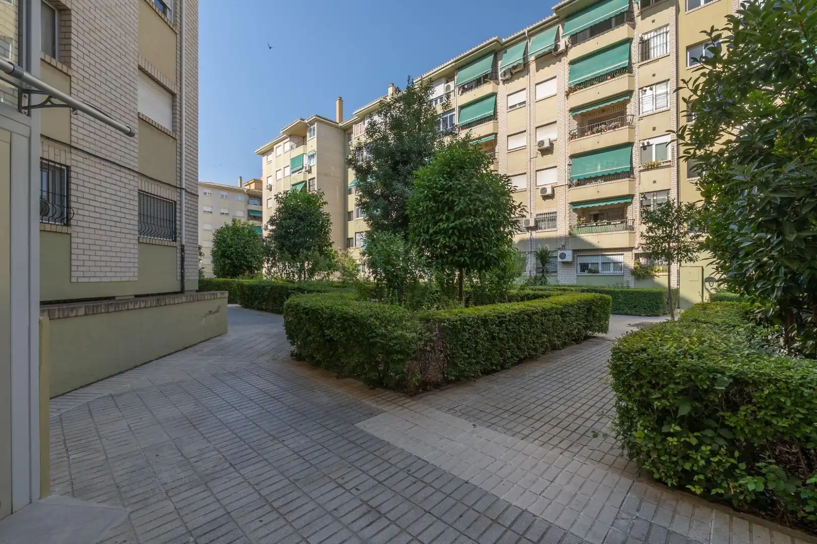 Exterior view of Flat for sale in Granada  with Air Conditioner, Terrace and Alarm