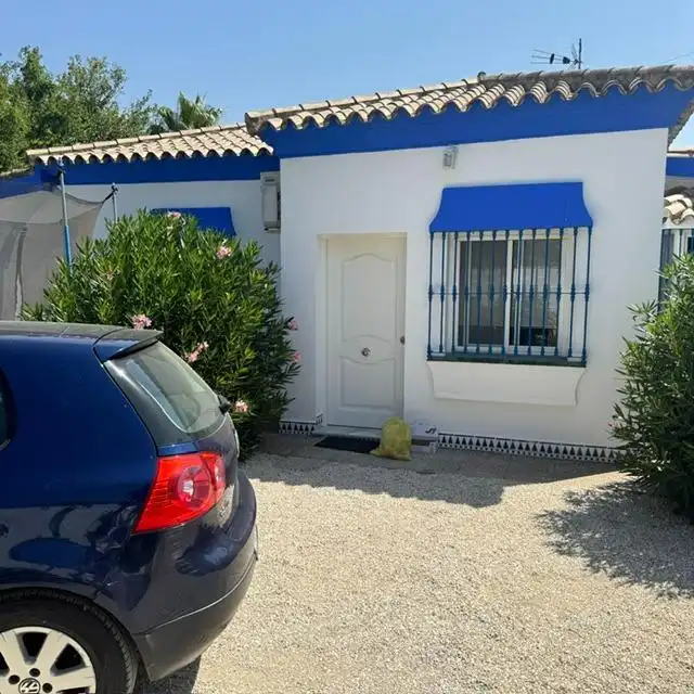 Vista exterior de Casa o xalet en venda en Chiclana de la Frontera amb Aire condicionat, Calefacció i Jardí privat