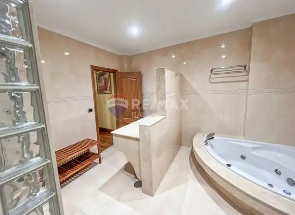 Bany de Casa o xalet en venda en A Guarda   amb Calefacció, Jardí privat i Parquet
