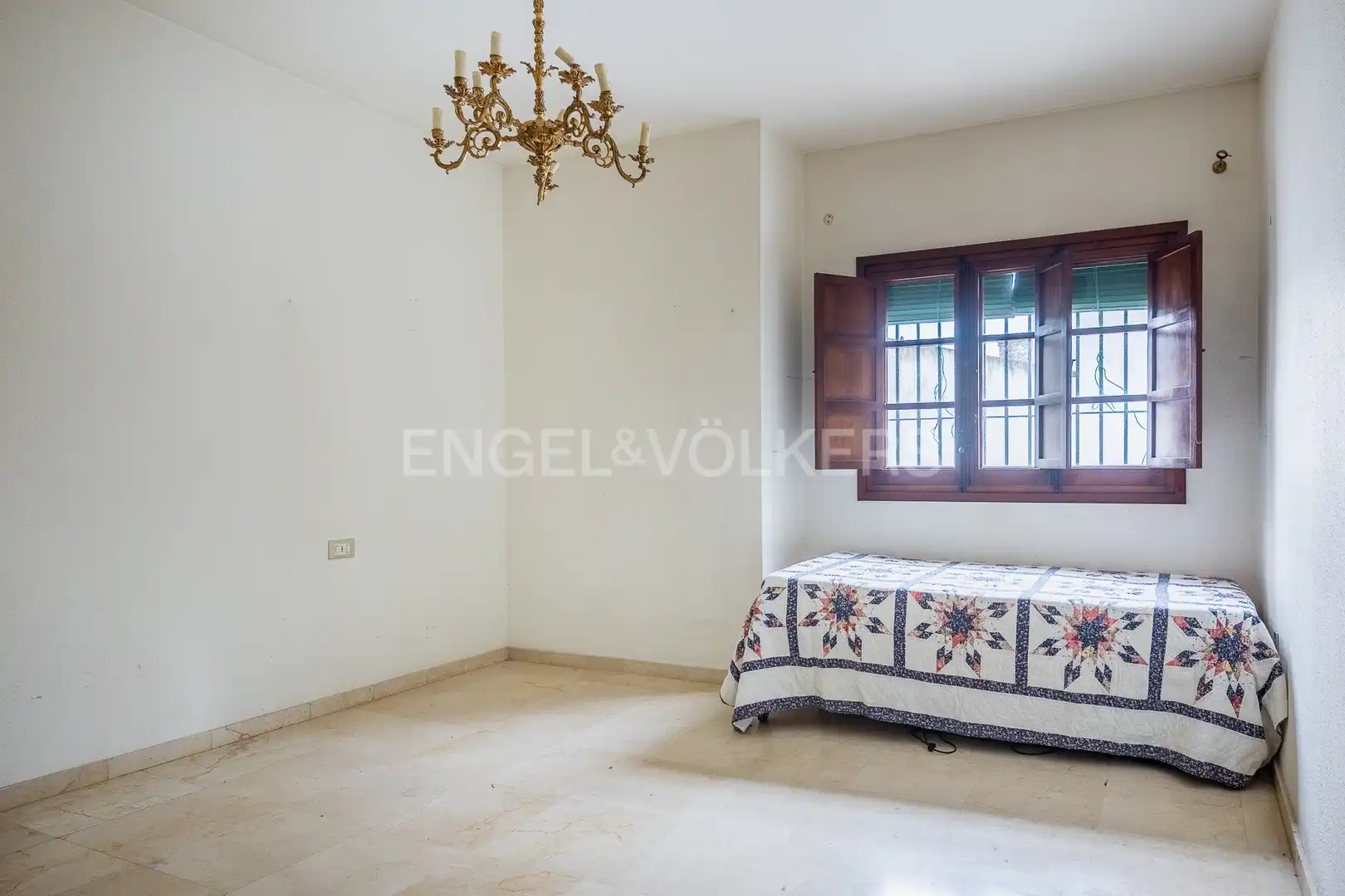 Flat for sale in Sevilla  with Air Conditioner and Heating
