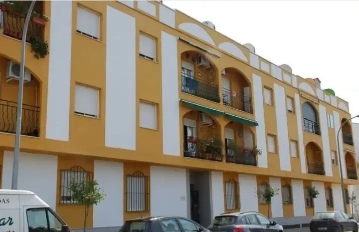 Aparcament amb ascensor en venda a Calle el Laurel