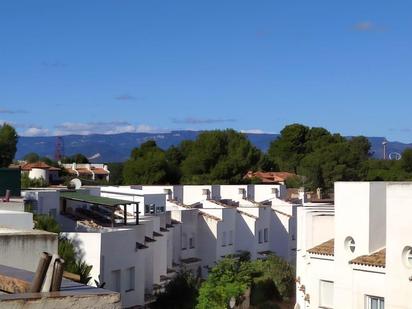 Vista exterior de Casa adosada en venda en Salou amb Aire condicionat i Terrassa