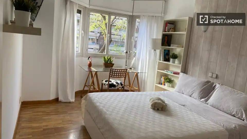 Habitación de Piso de alquiler en Madrid con Aire acondicionado, Calefacción y Amueblado