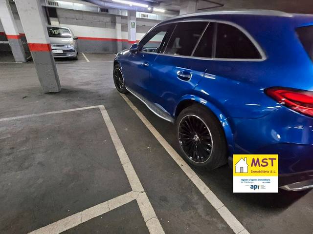 Garaje en Venta en Carrer Maternitat d'Elna en Carretera de Vic  - Remei