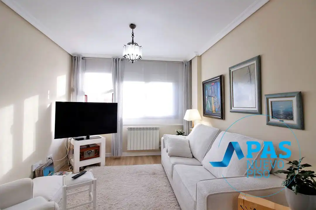 Living room of Flat for sale in Santander  with Heating, Private garden and Storage room
