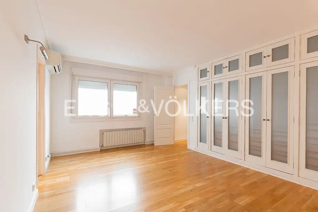 Vista exterior de Piso en venta en Valencia con Aire acondicionado, Calefacción y Parquet