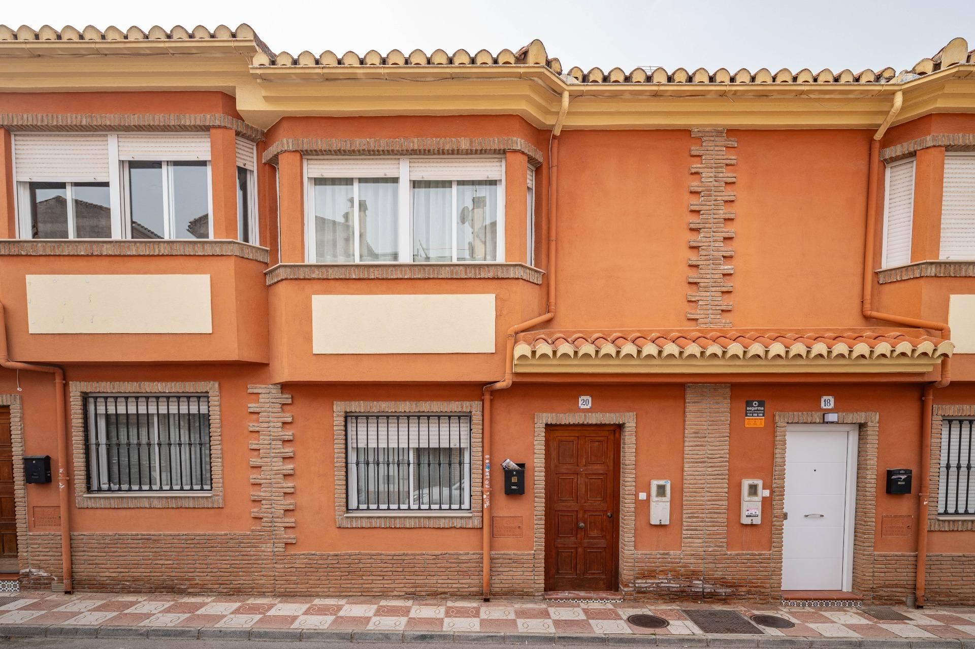 Vista exterior de Casa adosada en venta en Armilla