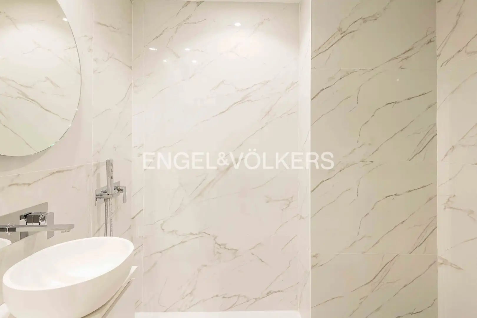 Bathroom of Ground floor for sale in Barcelona  with Air Conditioner and Heating