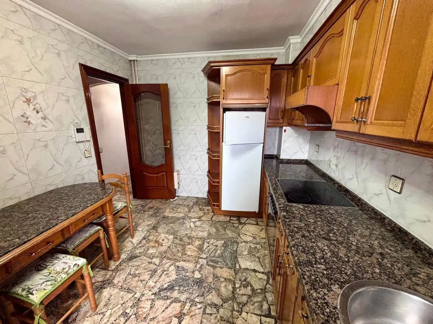 Cocina de Piso en venta en Gijón  con Calefacción, Parquet y Horno