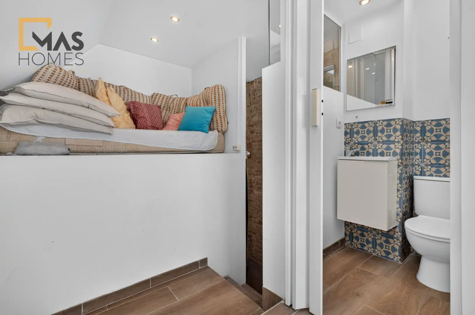 Habitación de Casa adosada en venta en Ciutat Vella