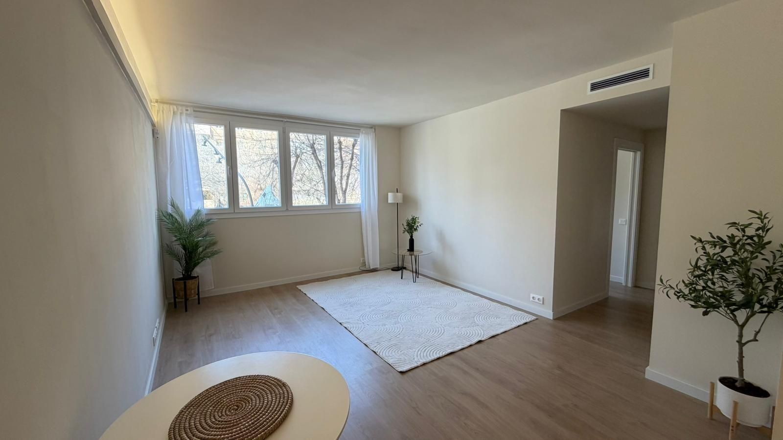 Sala d'estar de Pis de lloguer en  Barcelona Capital amb Aire condicionat i Moblat