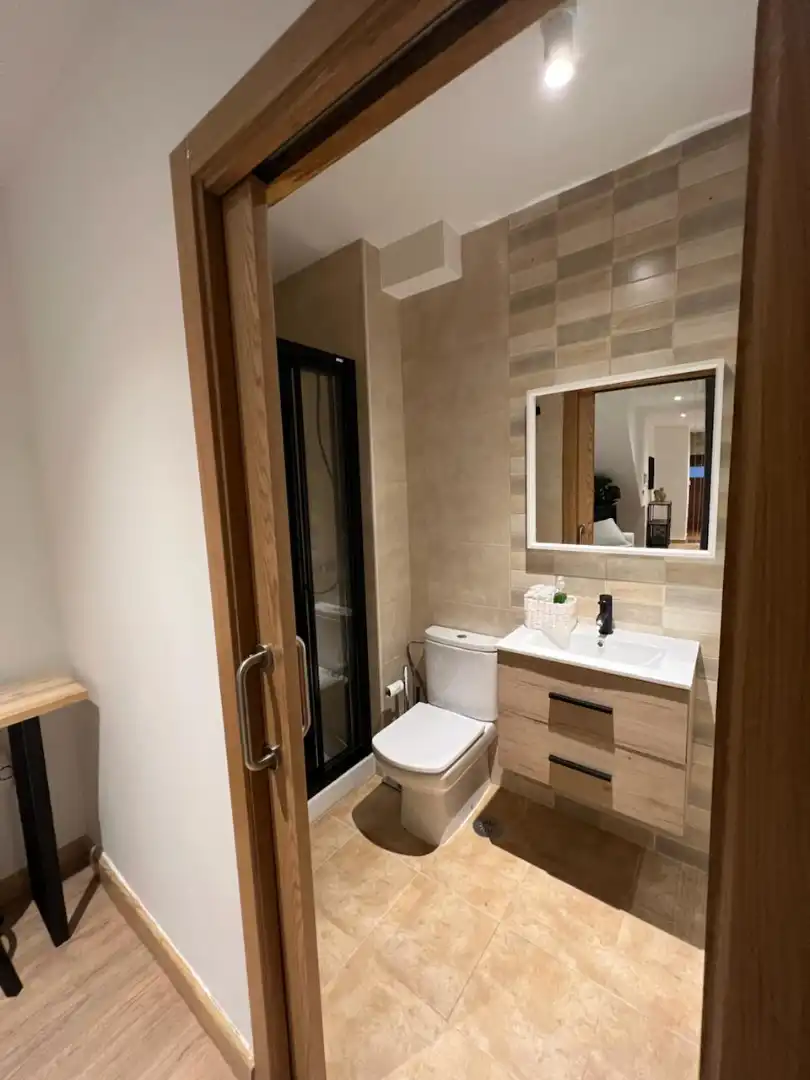 Baño de Apartamento en venta en Vigo  con Calefacción, Amueblado y Horno