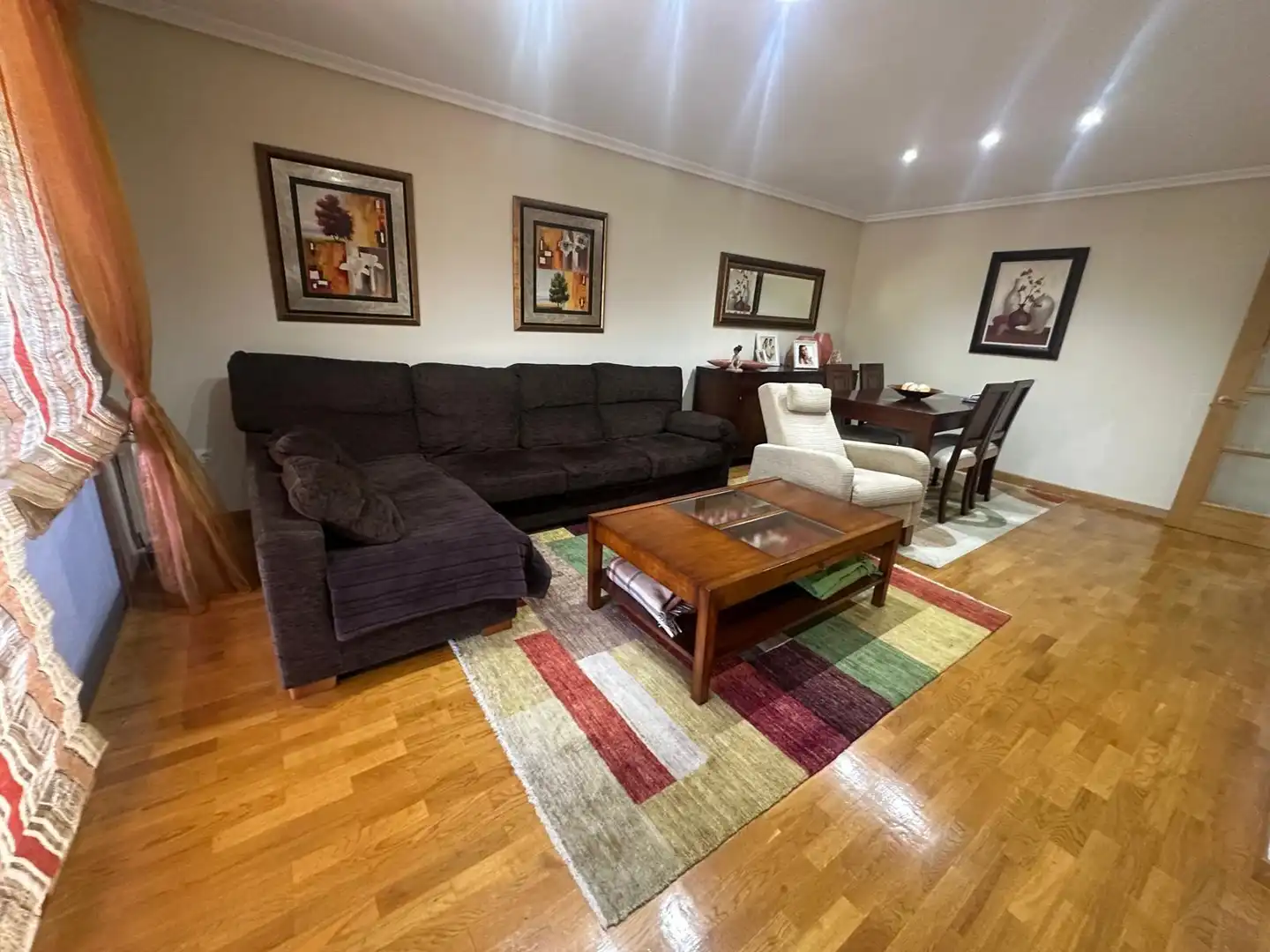 Sala d'estar de Casa adosada en venda en Coles amb Calefacció, Jardí privat i Terrassa