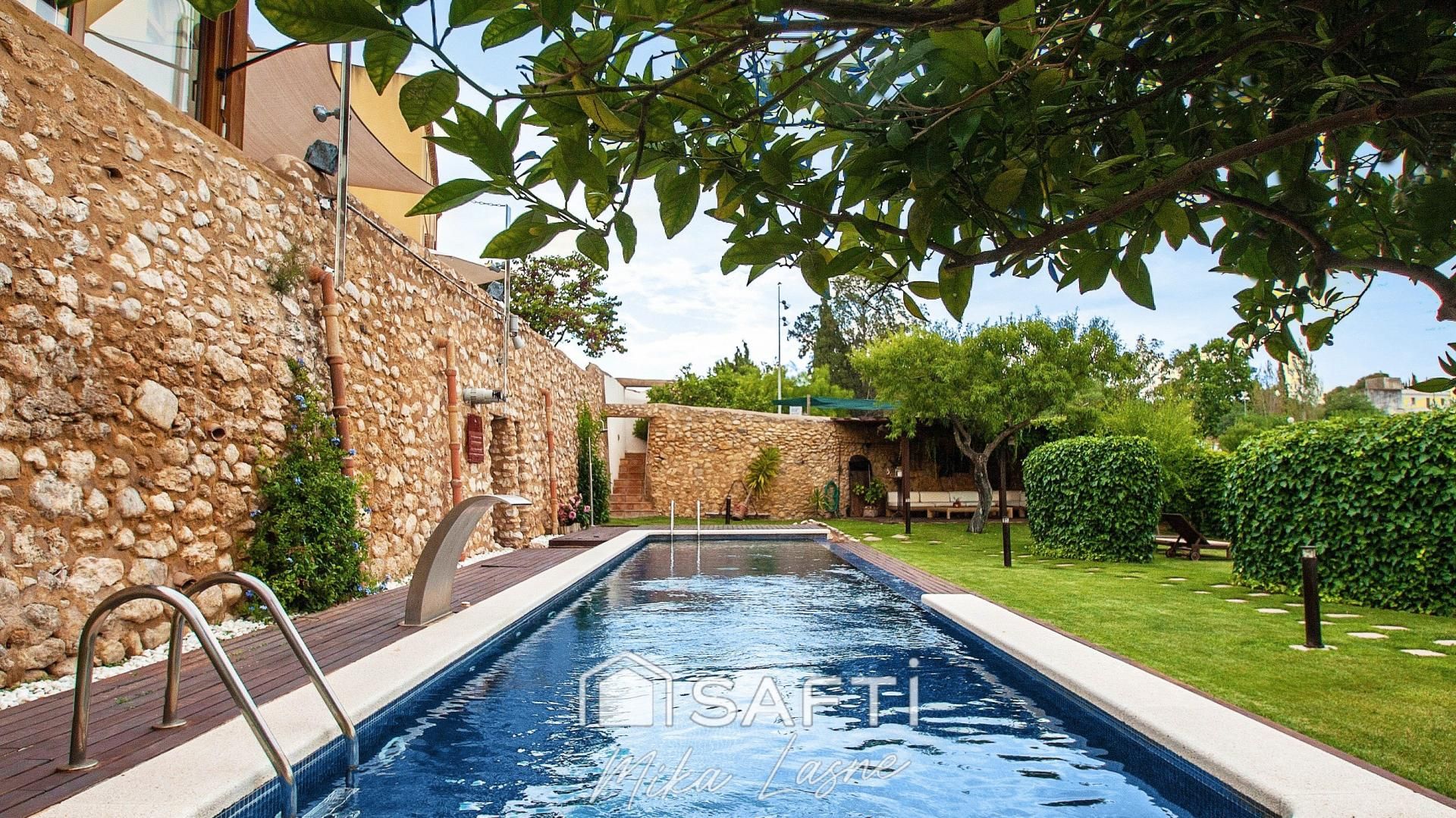 Jardí de Casa o xalet en venda en Sant Pere de Ribes amb Aire condicionat, Terrassa i Piscina