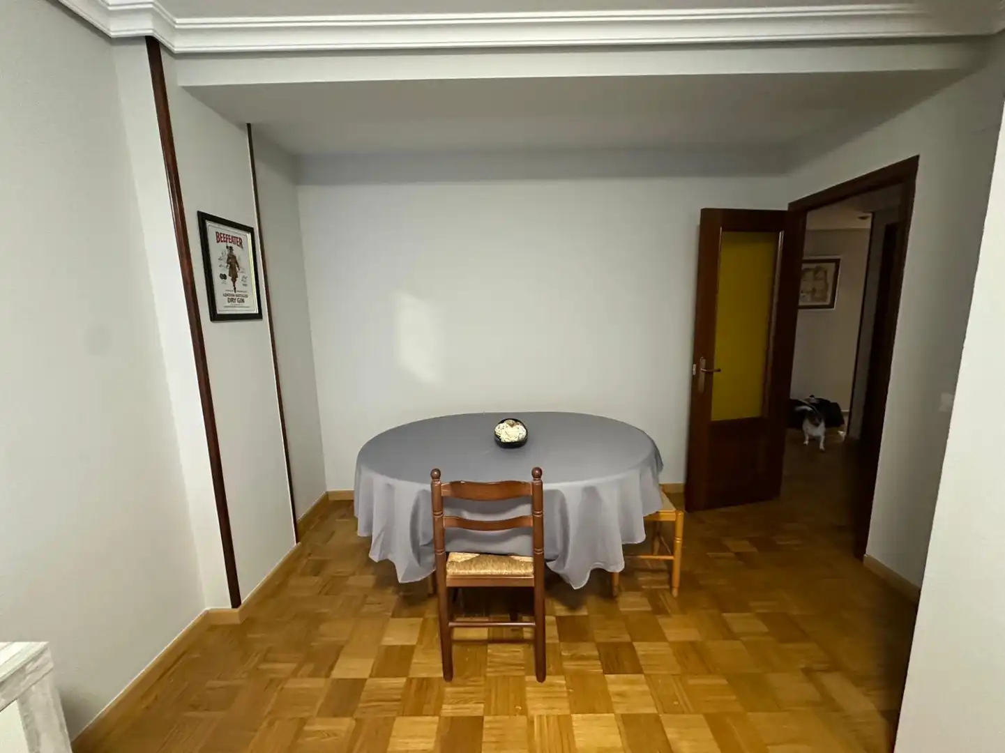 Menjador de Pis en venda en Oviedo  amb Calefacció, Parquet i Traster