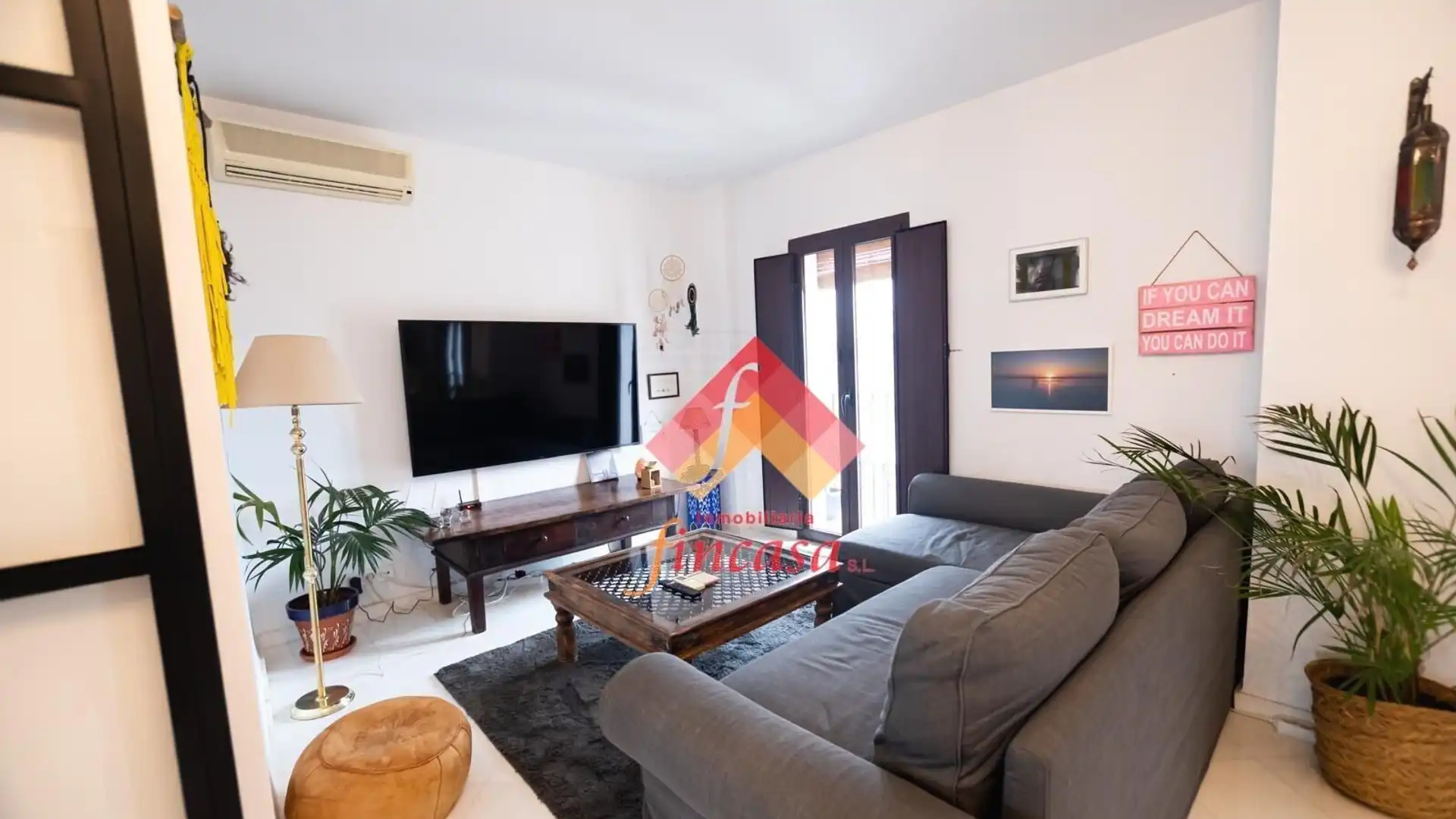 Living room of Flat for sale in Ronda  with Terrace, Furnished and Balcony