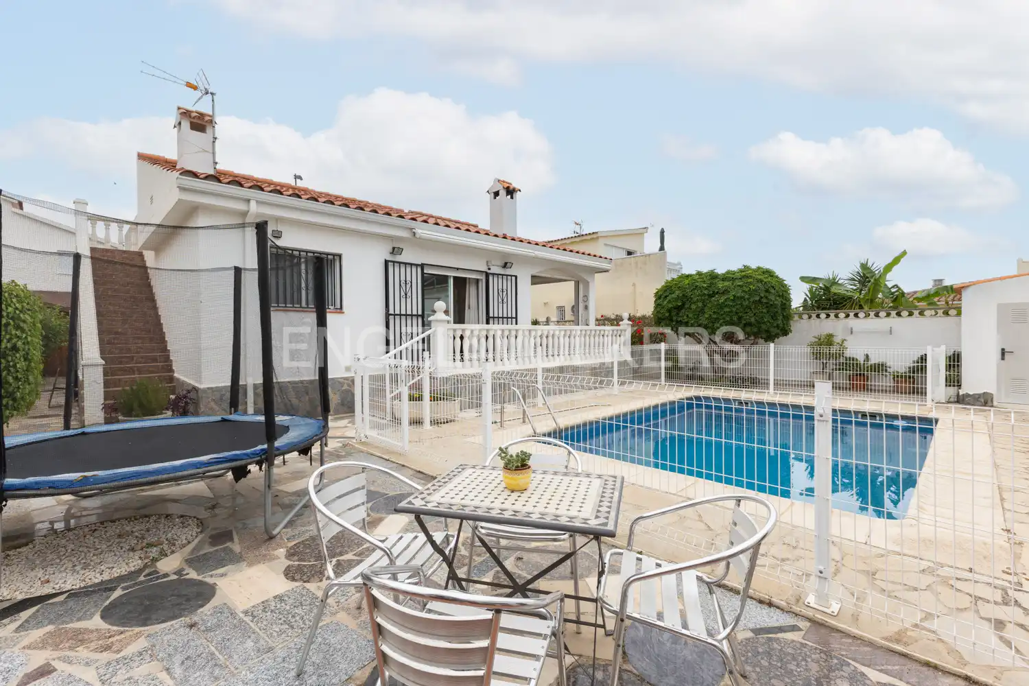 Vista exterior de Casa o xalet en venda en Vinaròs amb Calefacció, Jardí privat i Terrassa