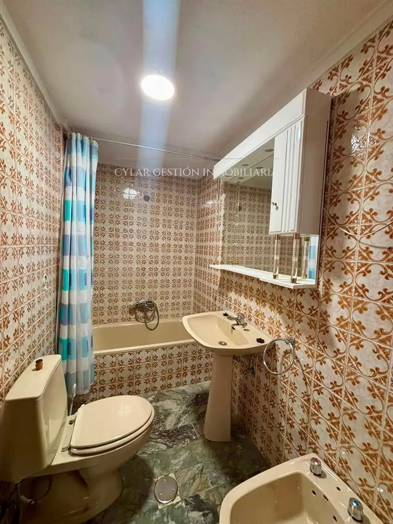 Baño de Piso en venta en Salamanca con Calefacción, Terraza y Piscina