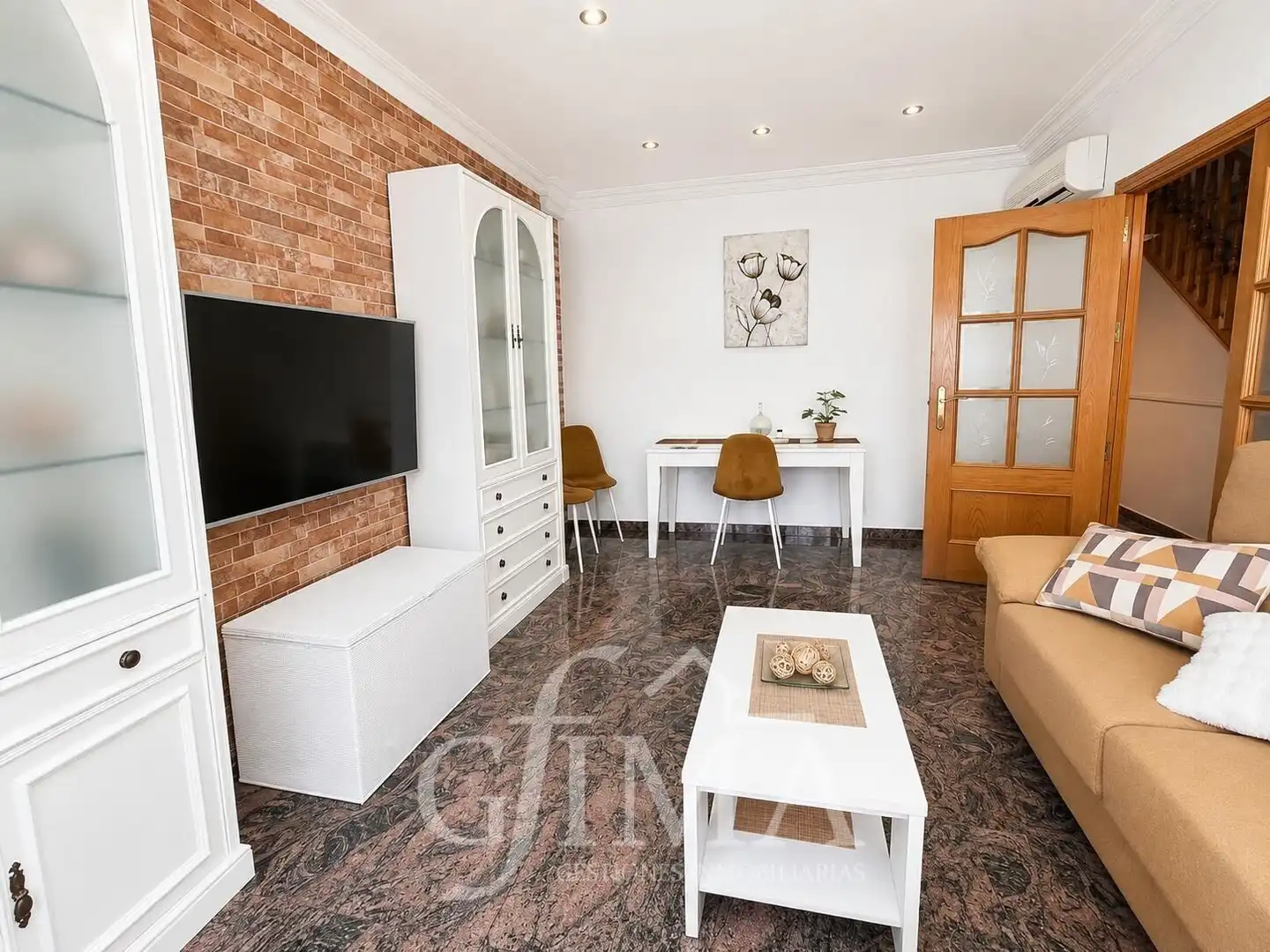 Sala de estar de Casa adosada en venta en Tomelloso con Calefacción, Trastero y Amueblado