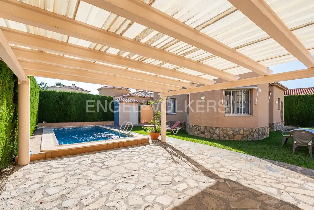 Swimming pool of Houses for sale in Oliva  with Air Conditioner, Heating and Private garden