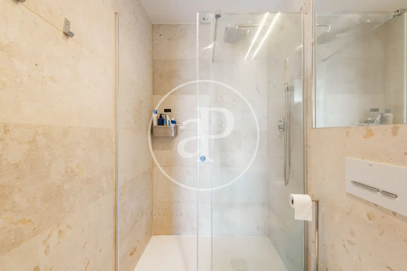 Badezimmer von Wohnung zur Miete in Madrid mit Klimaanlage, Heizung und Möbliert
