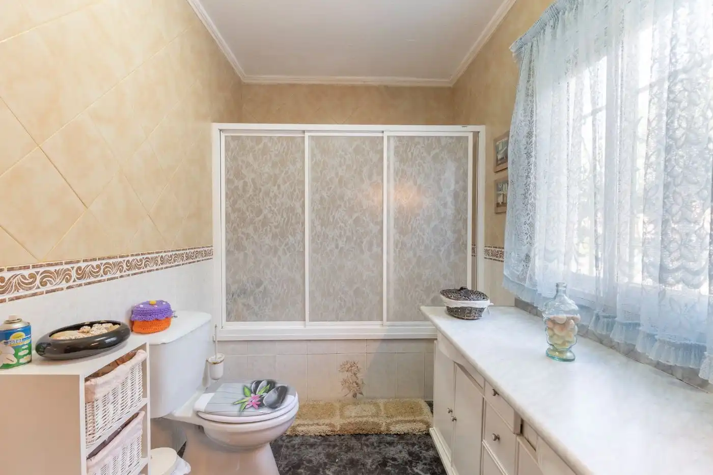 Badezimmer von Haus oder Chalet zum Verkauf in Víznar mit Klimaanlage, Heizung und Privatgarten