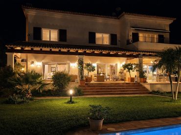 Villa con piscina in vendita a Urbanizaciones