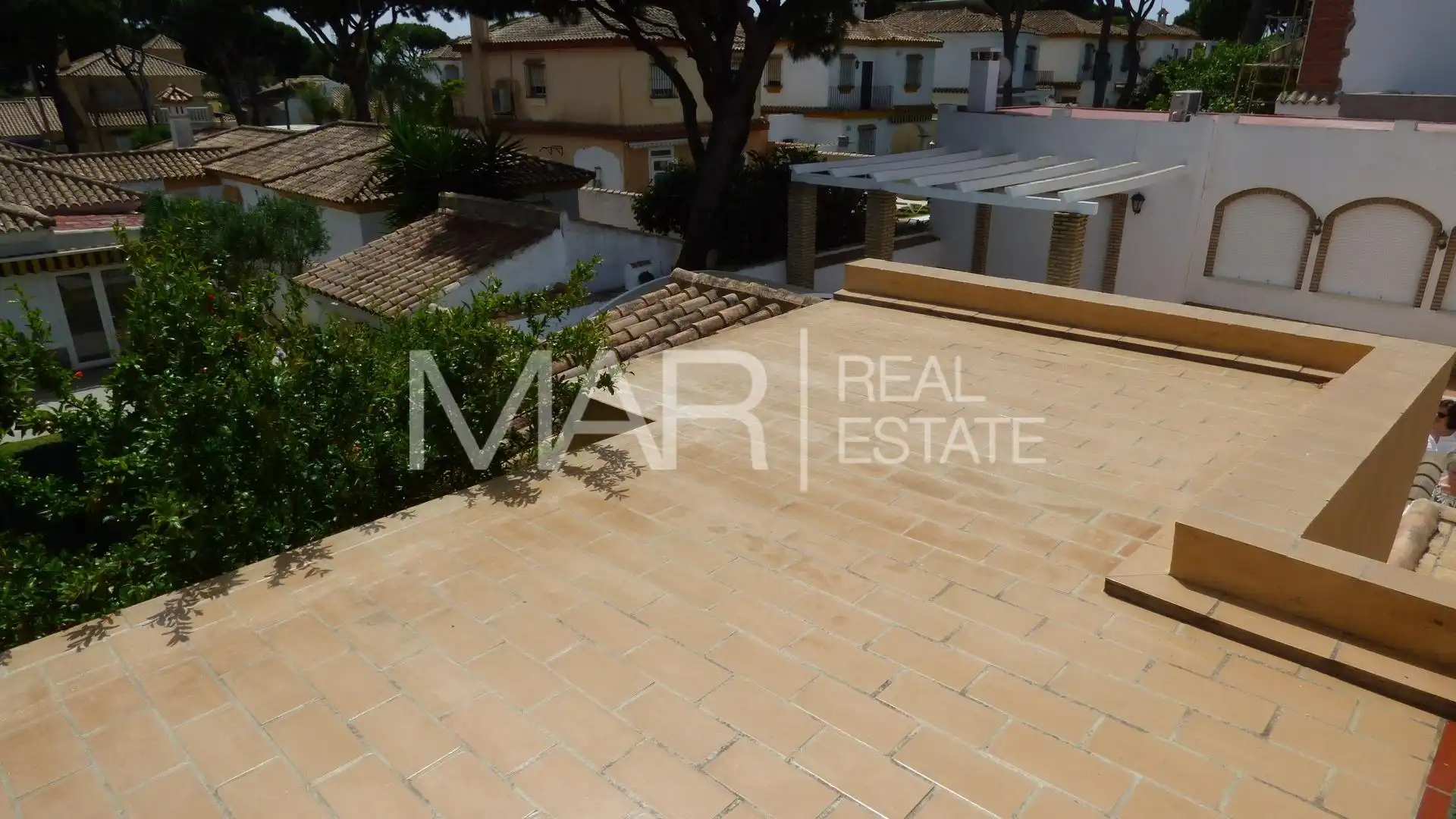 Terrassa de Casa o xalet en venda en Chiclana de la Frontera amb Aire condicionat, Jardí privat i Terrassa