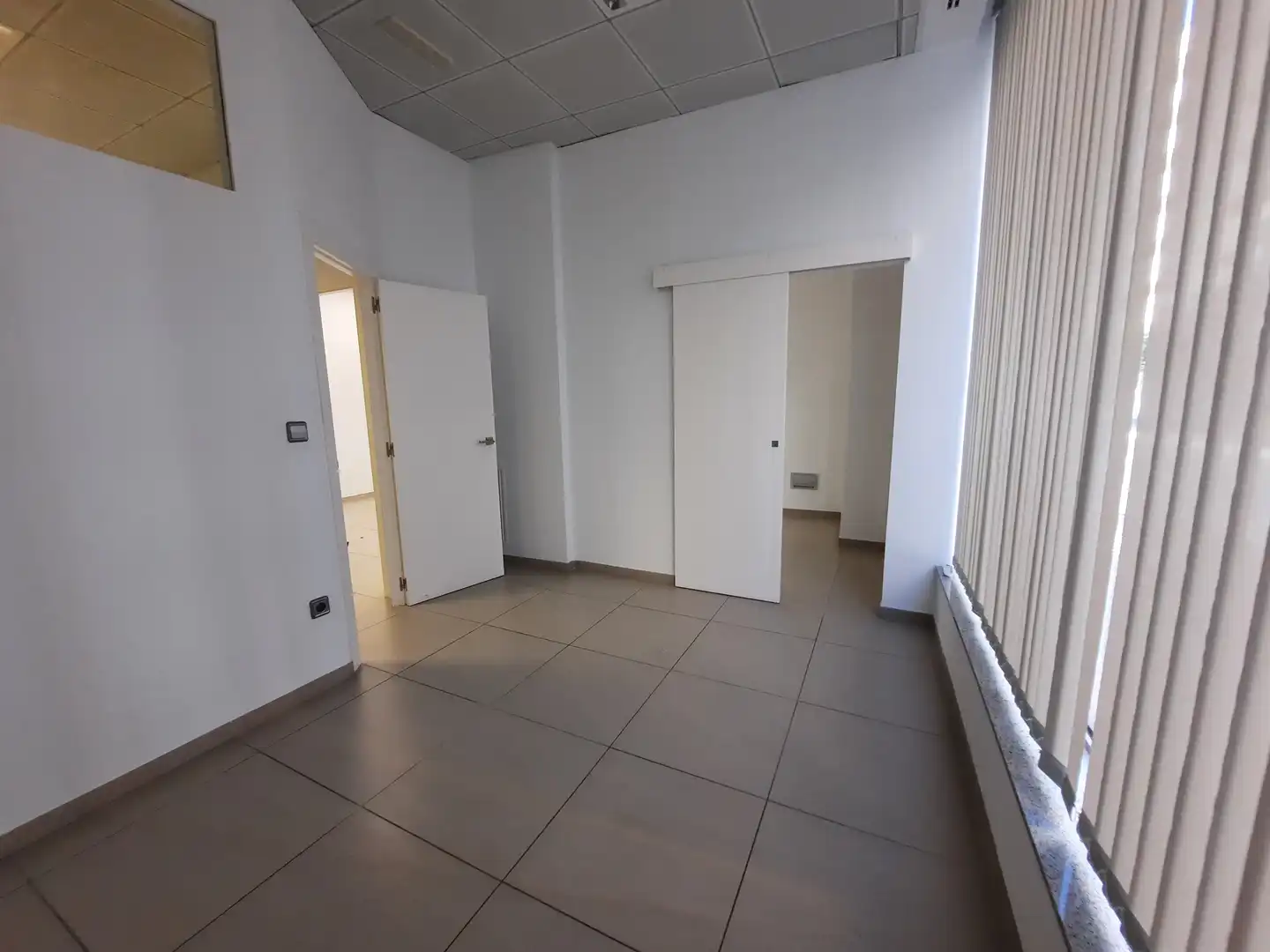 Commercial properties for rent in Carrer Josep Joaquim Landerer, 8, Ciutat Universitària