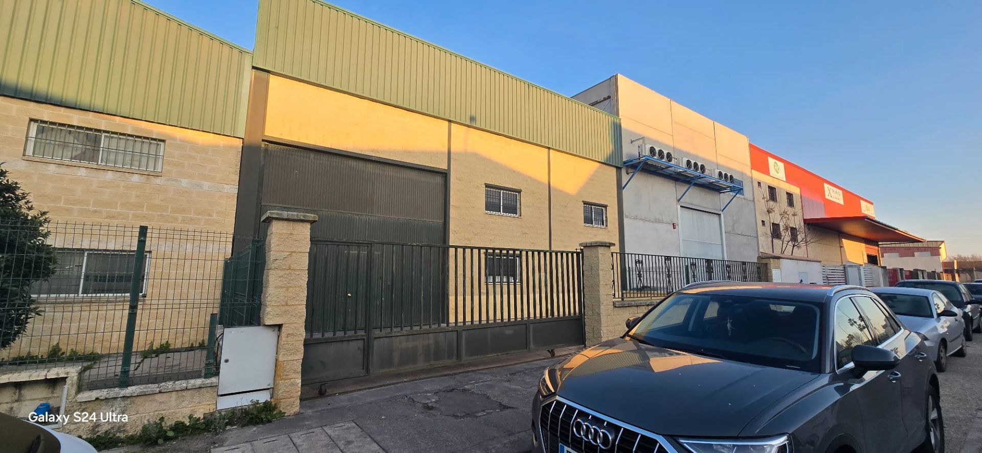 Exterior view of Industrial buildings to rent in Dos Hermanas