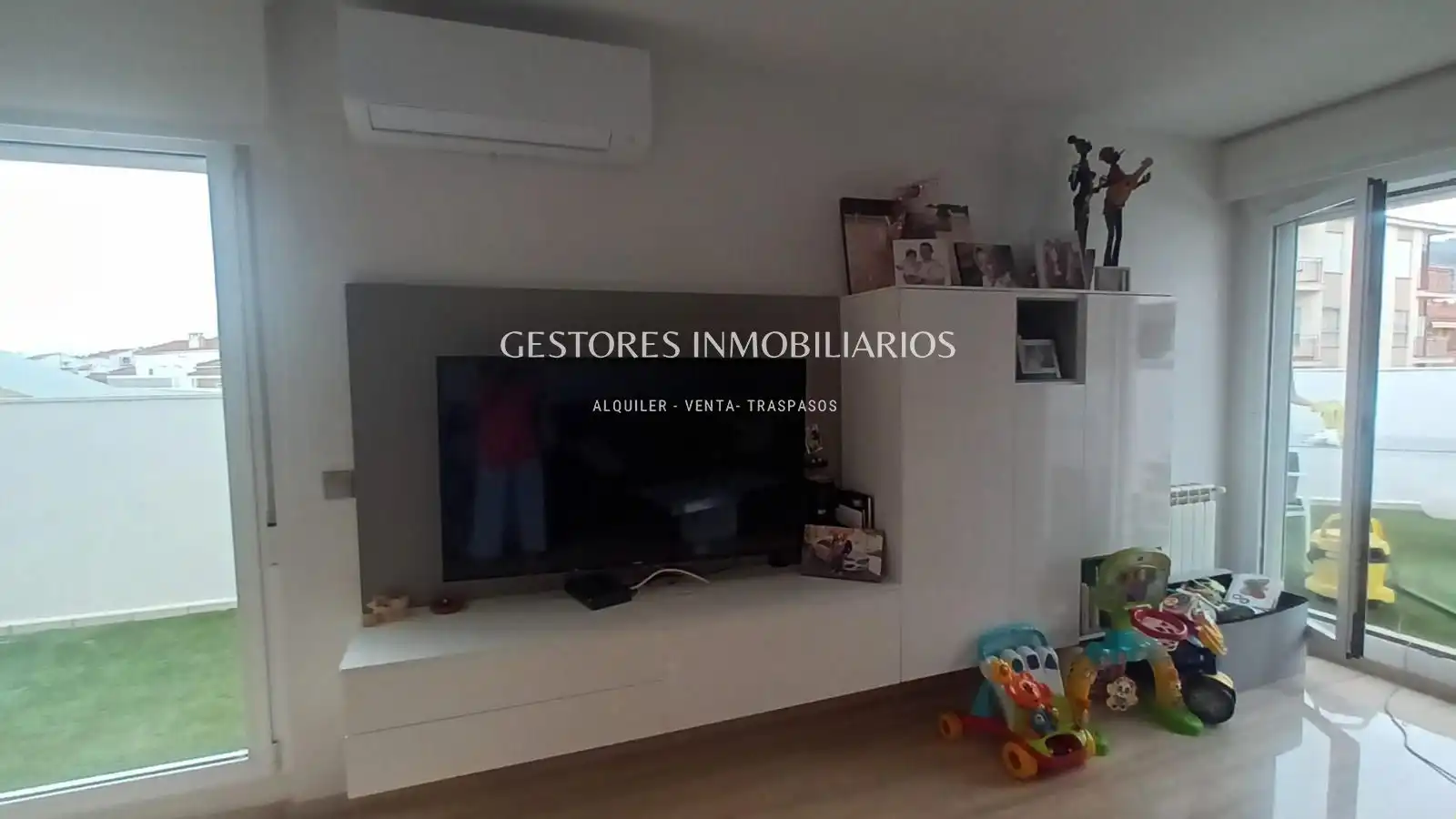 Wohnzimmer von Dachboden zum Verkauf in Ibi mit Klimaanlage, Heizung und Terrasse