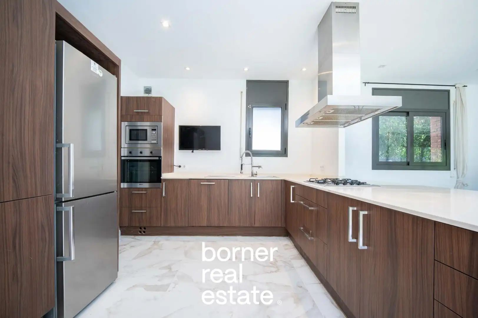 Cocina de Casa o chalet en venta en Sant Cugat del Vallès con Aire acondicionado, Calefacción y Jardín privado