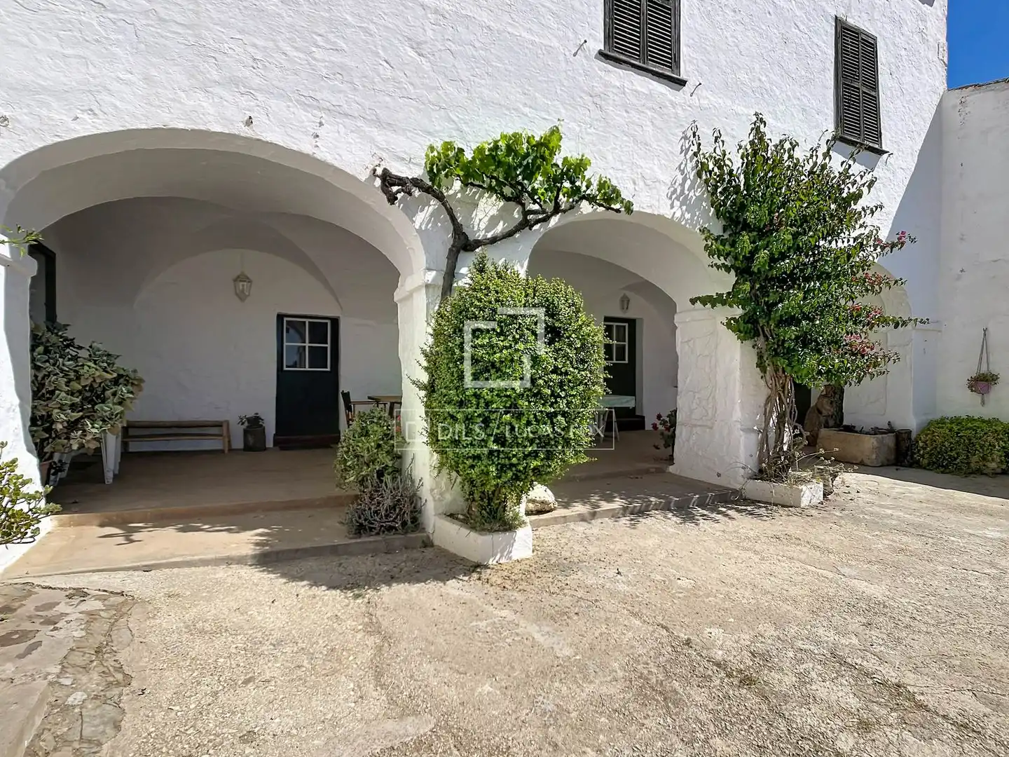 Vista exterior de Finca rústica en venda en Ciutadella de Menorca amb Jardí privat i Traster