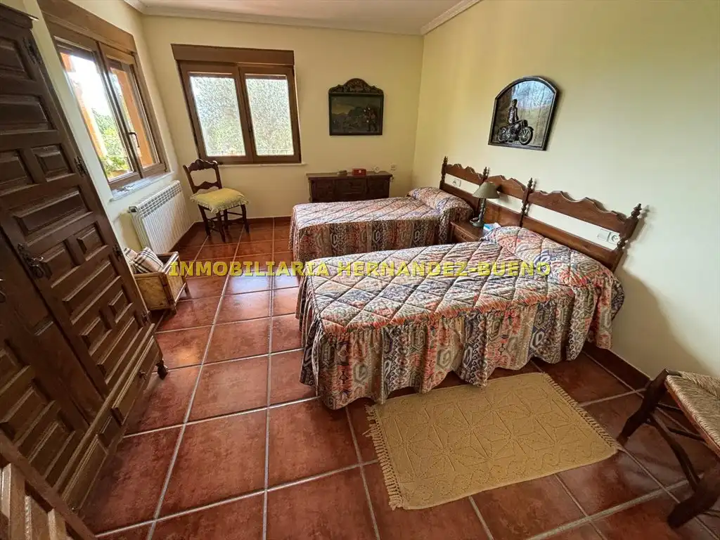 Sala d'estar de Casa o xalet en venda en Sequeros amb Calefacció, Jardí privat i Terrassa
