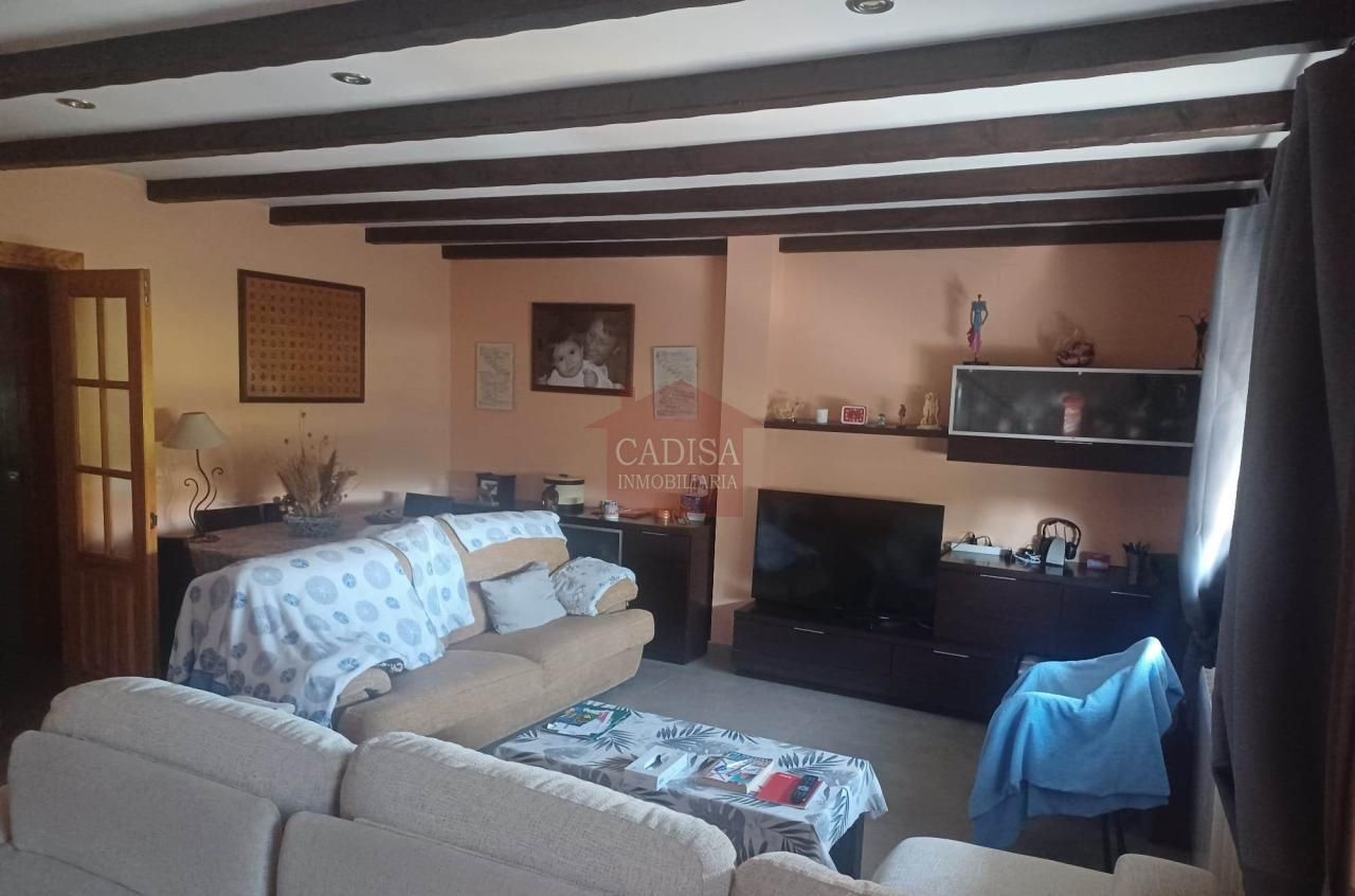 Sala d'estar de Casa adosada en venda en La Fuente de San Esteban  amb Calefacció, Terrassa i Balcó