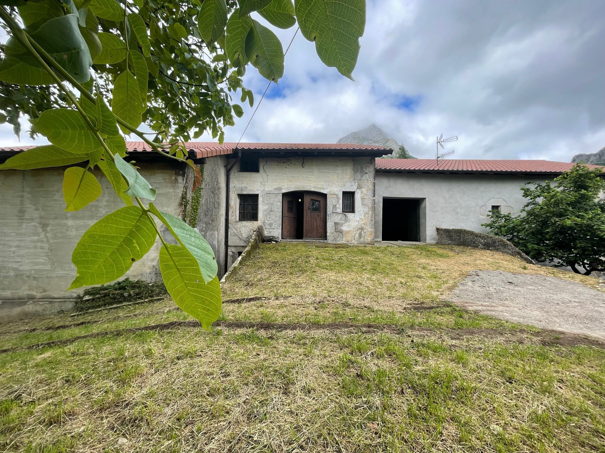 Vista exterior de Finca rústica en venda en Araitz amb Jardí privat i Terrassa