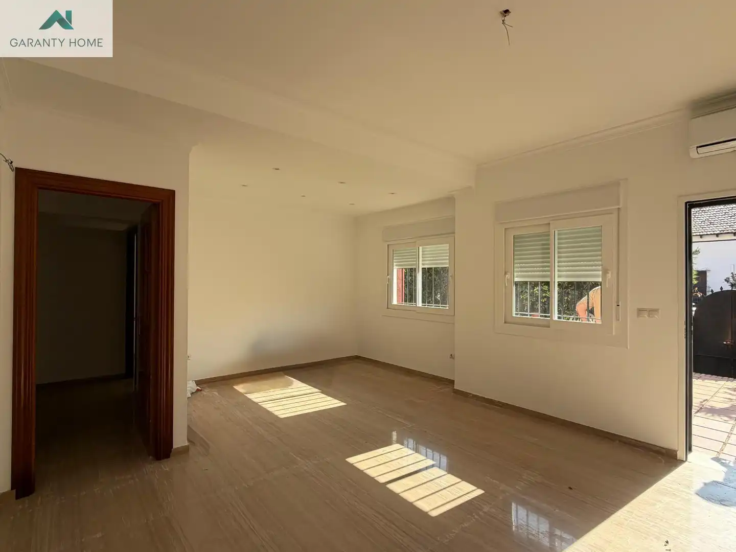 Sala de estar de Planta baja de alquiler en Málaga con Aire acondicionado, Jardín privado y Terraza