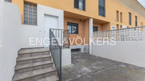 Adosado reformado de tres plantas con sótano, terraza y piscina comunitaria, immagine 4