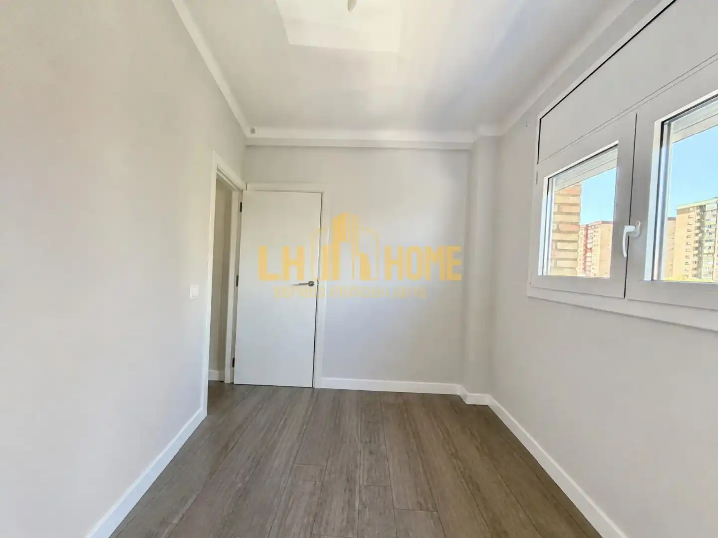 Bedroom of Flat for sale in L'Hospitalet de Llobregat  with Air Conditioner, Heating and Parquet flooring