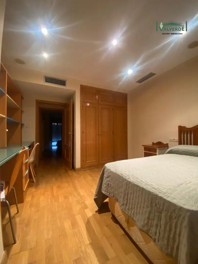 Schlafzimmer von Wohnung zur Miete in Granada mit Klimaanlage, Heizung und Möbliert