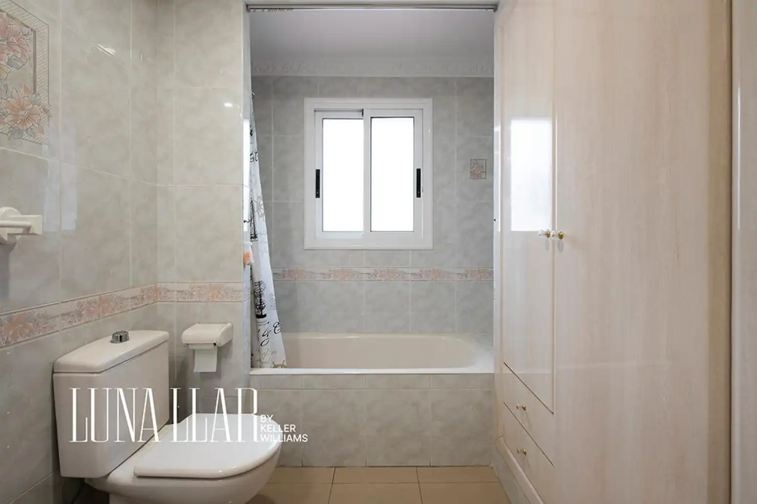 Bathroom of Houses for sale in Castelldefels  with Air Conditioner, Heating and Terrace