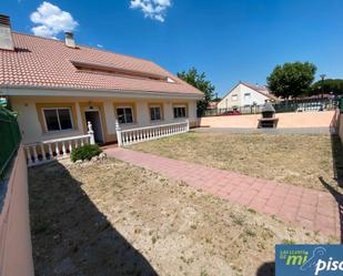 Vista exterior de Casa adosada en venda en Mojados amb Calefacció, Jardí privat i Terrassa