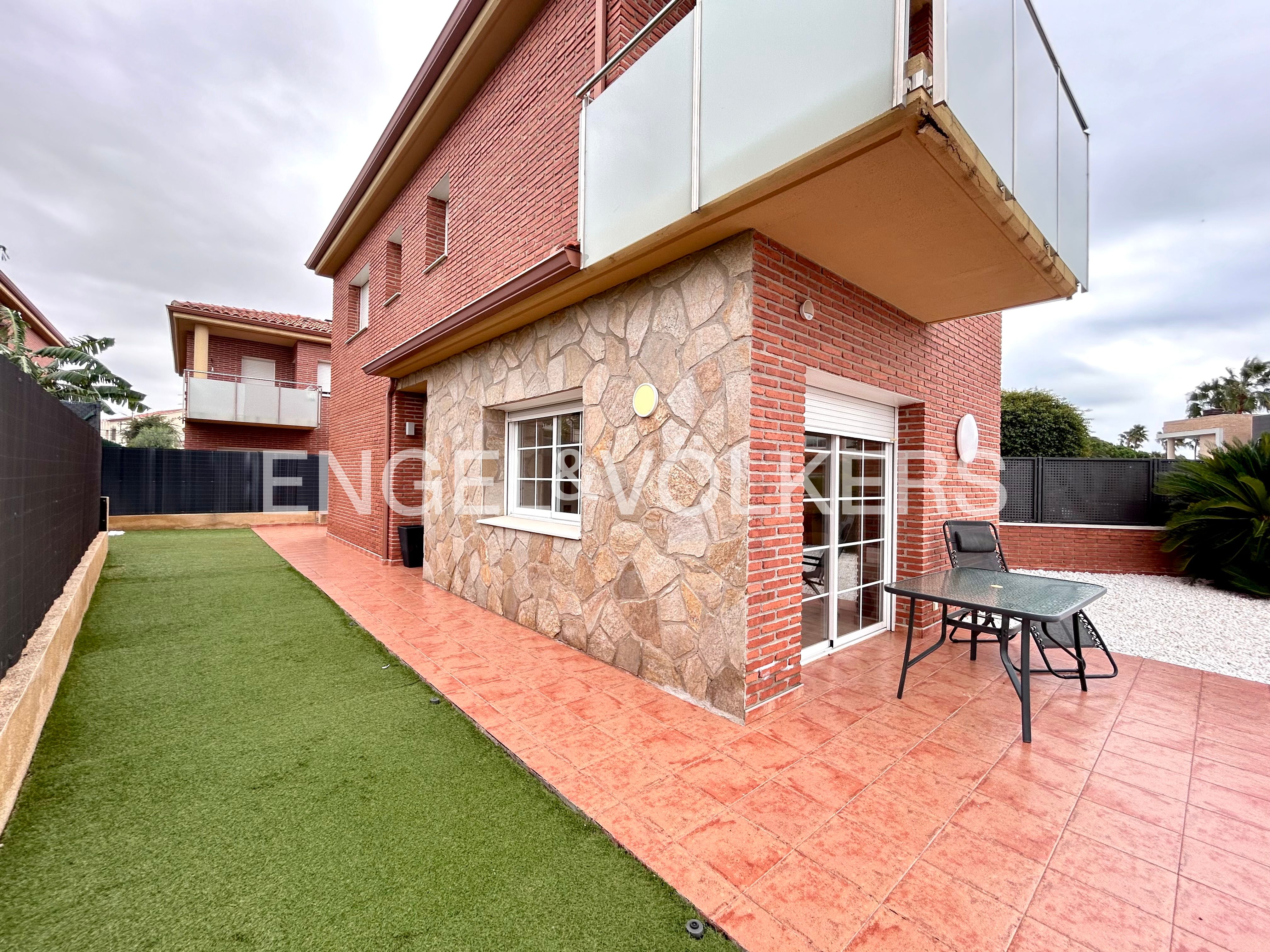 Exterior view of Single-family semi-detached for sale in Cambrils  with Air Conditioner, Heating and Private garden
